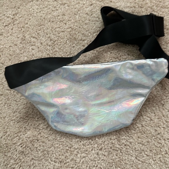 Metallic belt bag NWOT - Picture 3 of 3